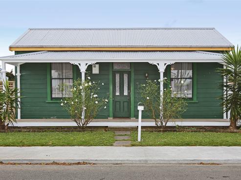 710 Oak Road, Akina