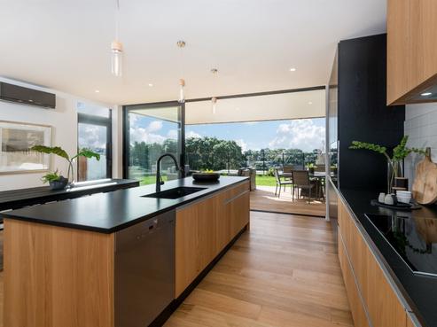 61 Beach Road, Castor Bay