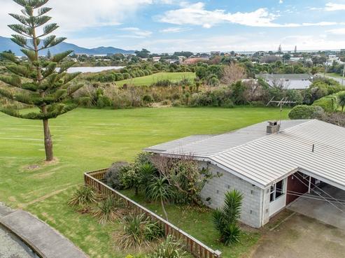 9 Queens Road, Waikanae Beach