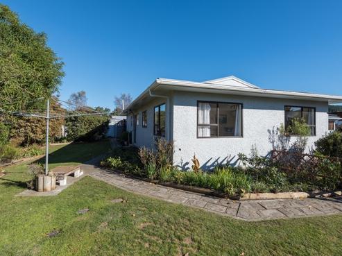 1B Lord Auckland Road, Wakefield