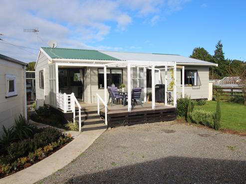 17A Flower Street, Bulls
