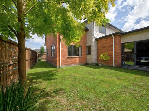 2 Braedan Lane, Huntington