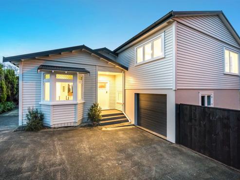 4 Pupuke Road, Hillcrest