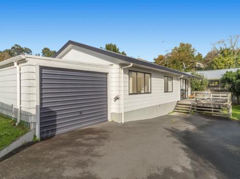 1 Peppertree Way, Brookfield