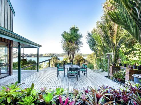 10 Young Street, Mahurangi East