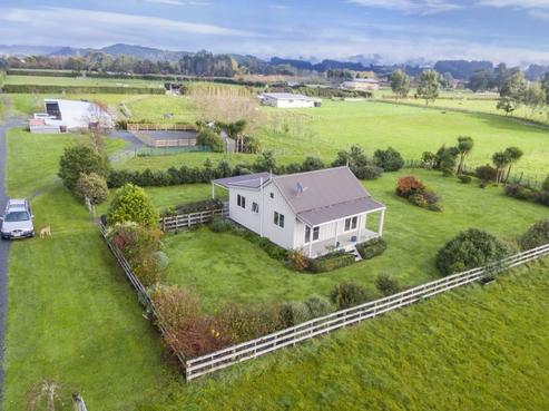 102 Flux Road, Mangaroa