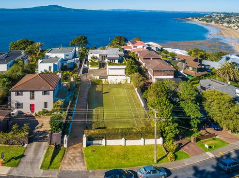 27 Beach Road, Castor Bay