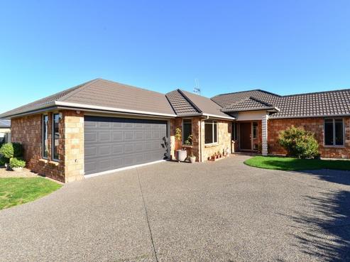 11 Miers Glade, Rototuna North