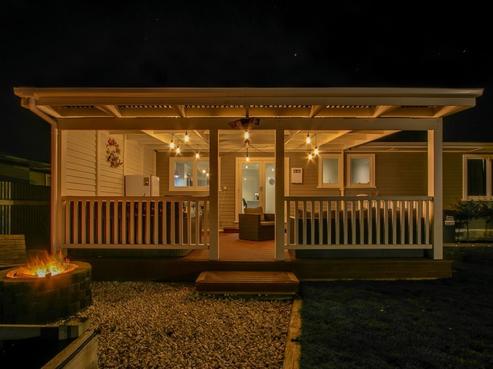 21 Downing Avenue, Pirimai