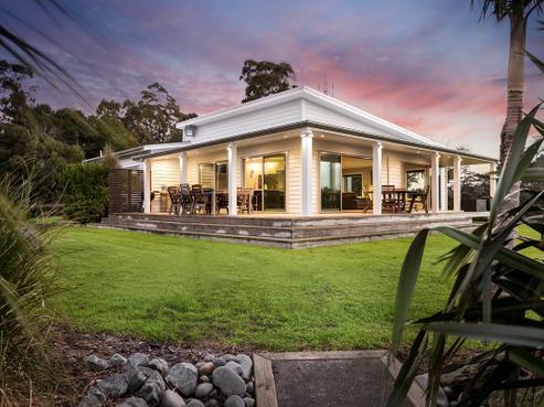 1225 East Coast Road, Redvale