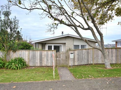 4A The Drive, Brookfield