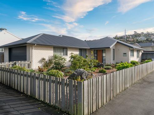 39 Law Street, Caversham