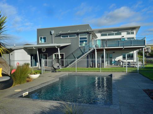 105 Ferry Road, Clive
