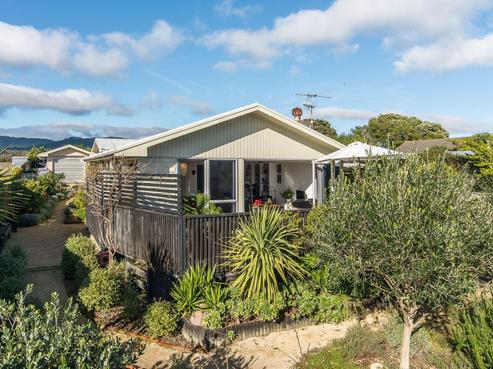 64 Gray Avenue, Paraparaumu Beach