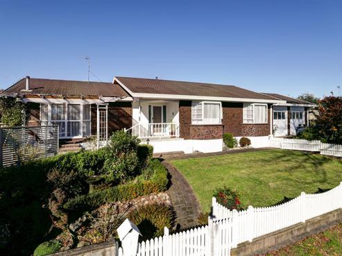 1 Brookview Court, Queenwood