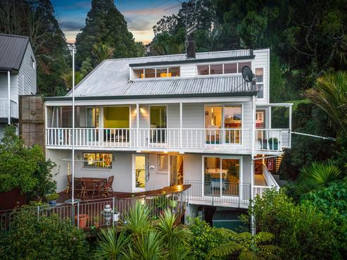 54 Park Road, Titirangi