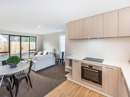 21 Hills Road, Edgeware