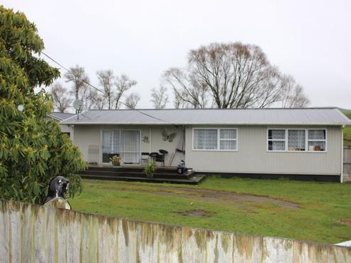 346 Everett Road, Inglewood