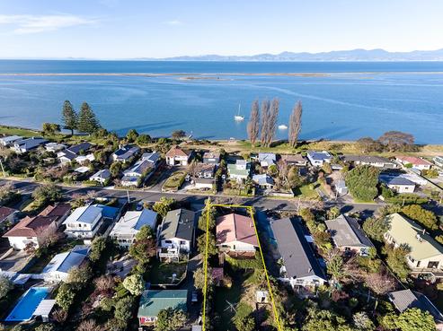 32 Trewavas Street, Motueka