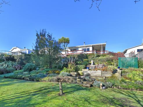 1690 Cust Road, Cust