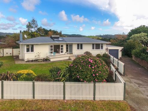 6 Mcentee Road, Waitakere