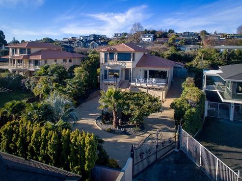 172 Lake Terrace, Hilltop