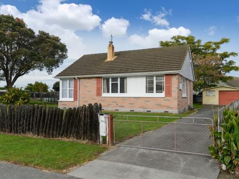 702 Kiwi Street, Camberley