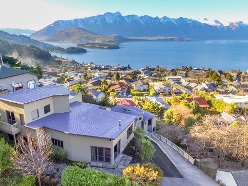 35 Greenstone Place, Fernhill/Sunshine Bay