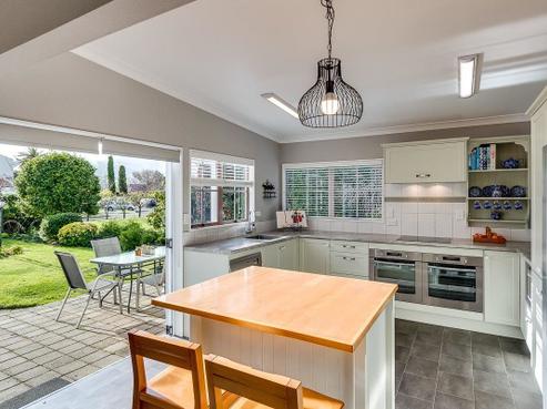 13 Corwen Place, Mayfair