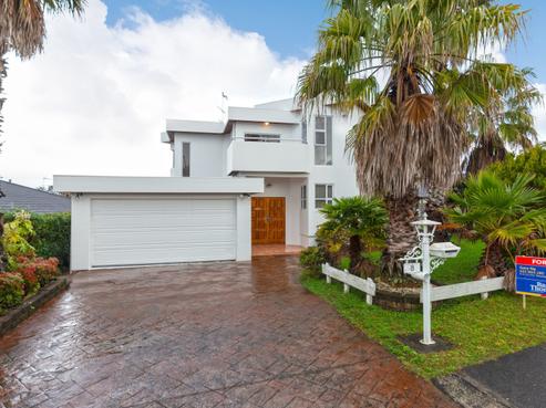 8 Woodview Rise, Botany Downs