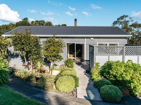 10 George Street, Surfdale