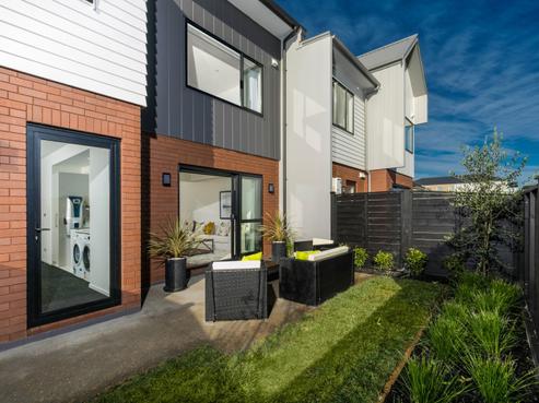 13 Moki Place, Long Bay