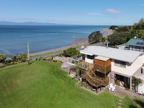 1847 East Coast Road, Whakatiwai