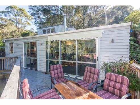 693 Huia Road, Parau