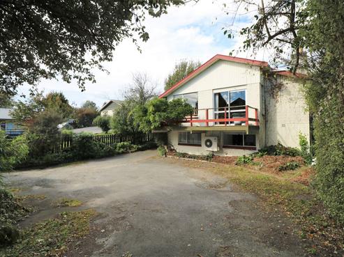 18 Maltby Avenue, West End