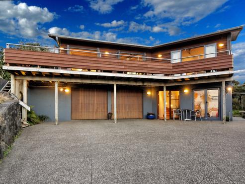 14A Log Race Road, Piha
