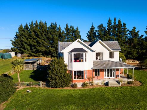 1154 Rolling Ridges Road, Levels