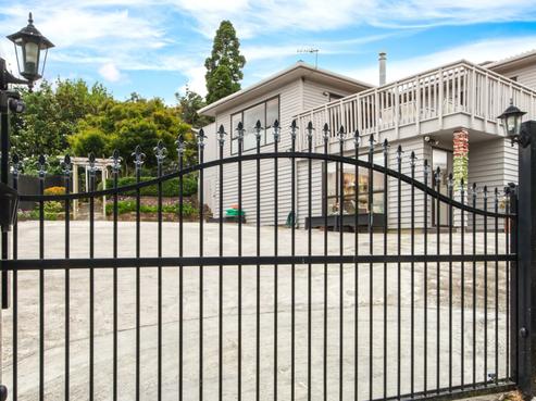 25 Orinda Close, Botany Downs