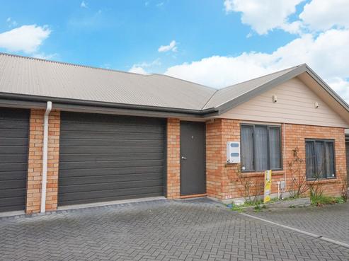 6F Jones Crescent, Melville