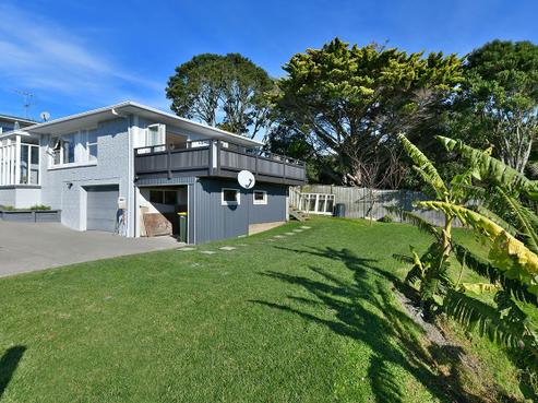 8B Folkestone Street, Murrays Bay