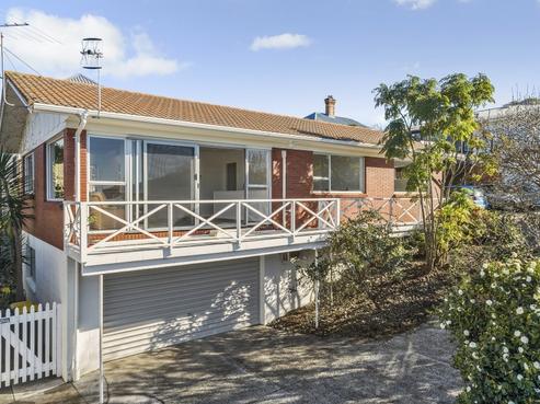 2/252 Onewa Road, Birkenhead