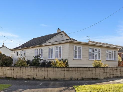 18 Gibson Crescent, Naenae