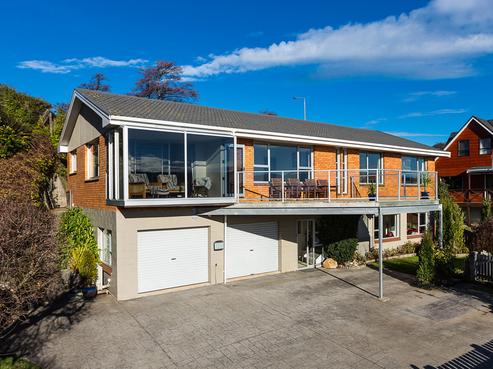 215 Larnach Road, Waverley