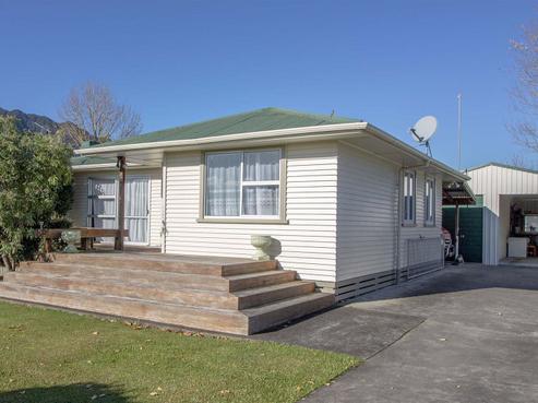 27 Aroha View Avenue, Te Aroha