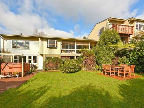 32 Dowling Grove, Silverstream