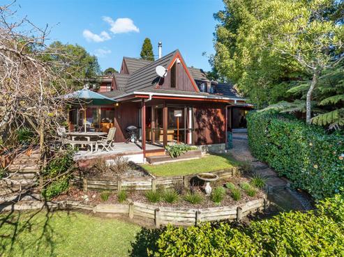 90 Daffodil Street, Titirangi