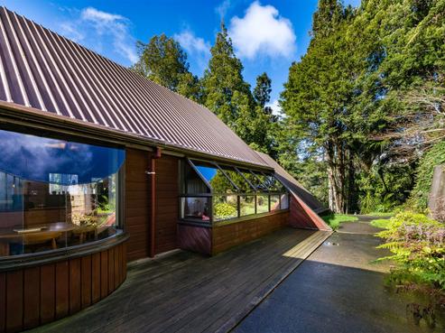 22 Tui Crescent, Waiatarua