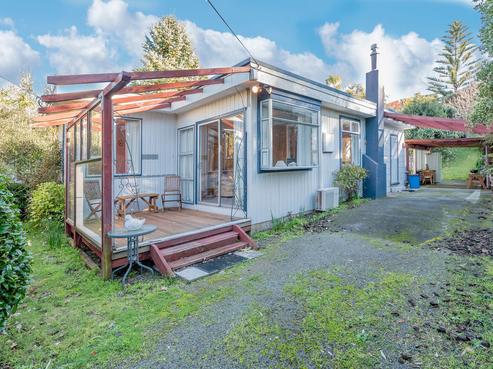 16 Dell Road, Raumati South