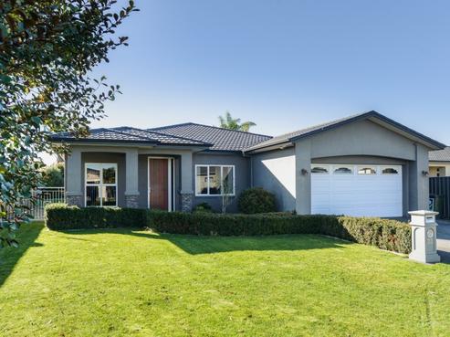33 Heynes Place, Clive