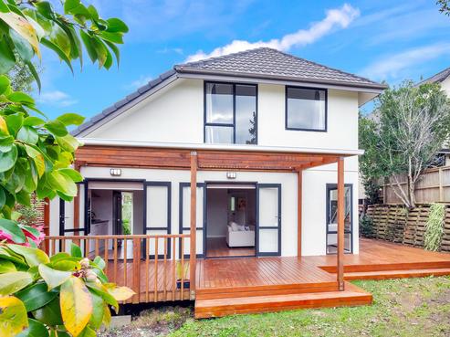 2/70 Rukutai Street, Orakei